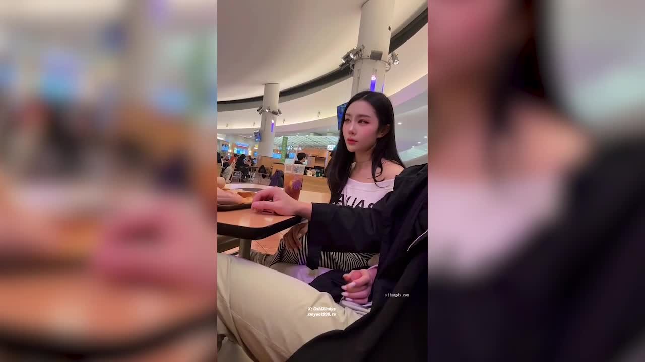Super beautiful and quirky mature woman - tide Mengyao - gave someone a handjob in a crowded shopping mall, with people constantly passing by, it was so exciting! She then ejaculated onto egg waffles and ate them all, so incredibly sexy! - AV大平台-Chinese Subtitles, Adult Films, AV, China, Online Streaming