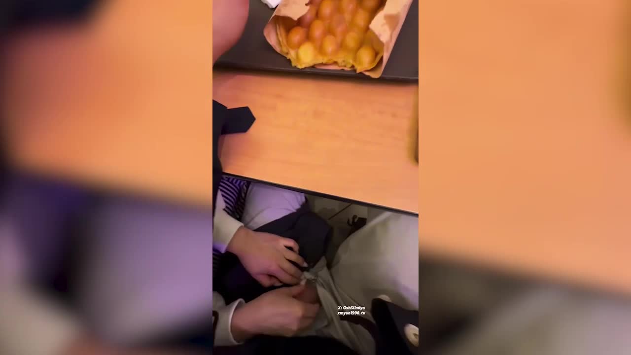 Super beautiful and quirky mature woman - tide Mengyao - gave someone a handjob in a crowded shopping mall, with people constantly passing by, it was so exciting! She then ejaculated onto egg waffles and ate them all, so incredibly sexy! - AV大平台-Chinese Subtitles, Adult Films, AV, China, Online Streaming