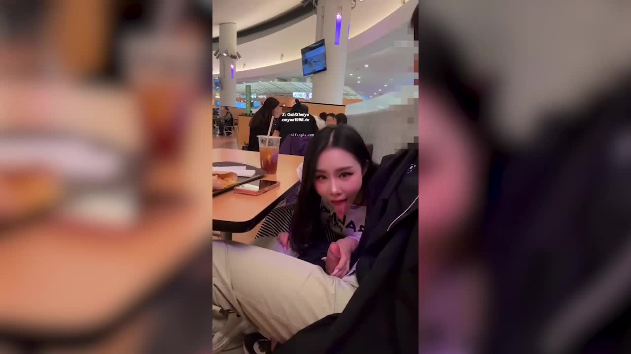 Super beautiful and quirky mature woman - tide Mengyao - gave someone a handjob in a crowded shopping mall, with people constantly passing by, it was so exciting! She then ejaculated onto egg waffles and ate them all, so incredibly sexy! - AV大平台-Chinese Subtitles, Adult Films, AV, China, Online Streaming