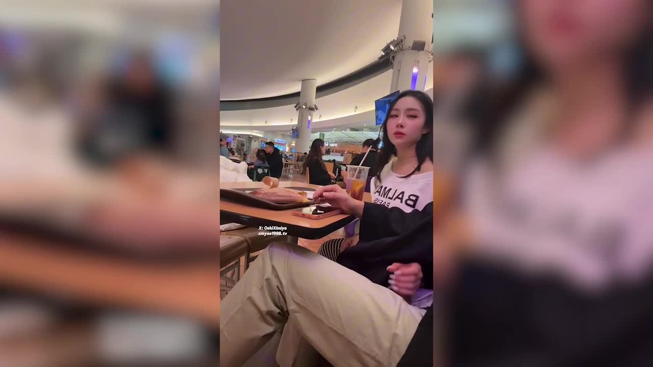 Super beautiful and quirky mature woman - tide Mengyao - gave someone a handjob in a crowded shopping mall, with people constantly passing by, it was so exciting! She then ejaculated onto egg waffles and ate them all, so incredibly sexy! - AV大平台-Chinese Subtitles, Adult Films, AV, China, Online Streaming