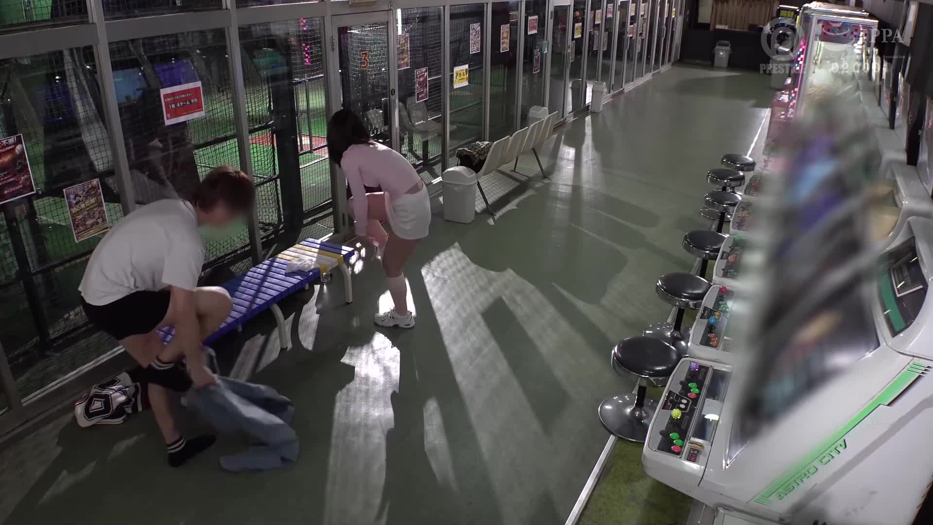 I left Mai Nanashima in a batting center full of men. - AV大平台-Chinese Subtitles, Adult Films, AV, China, Online Streaming