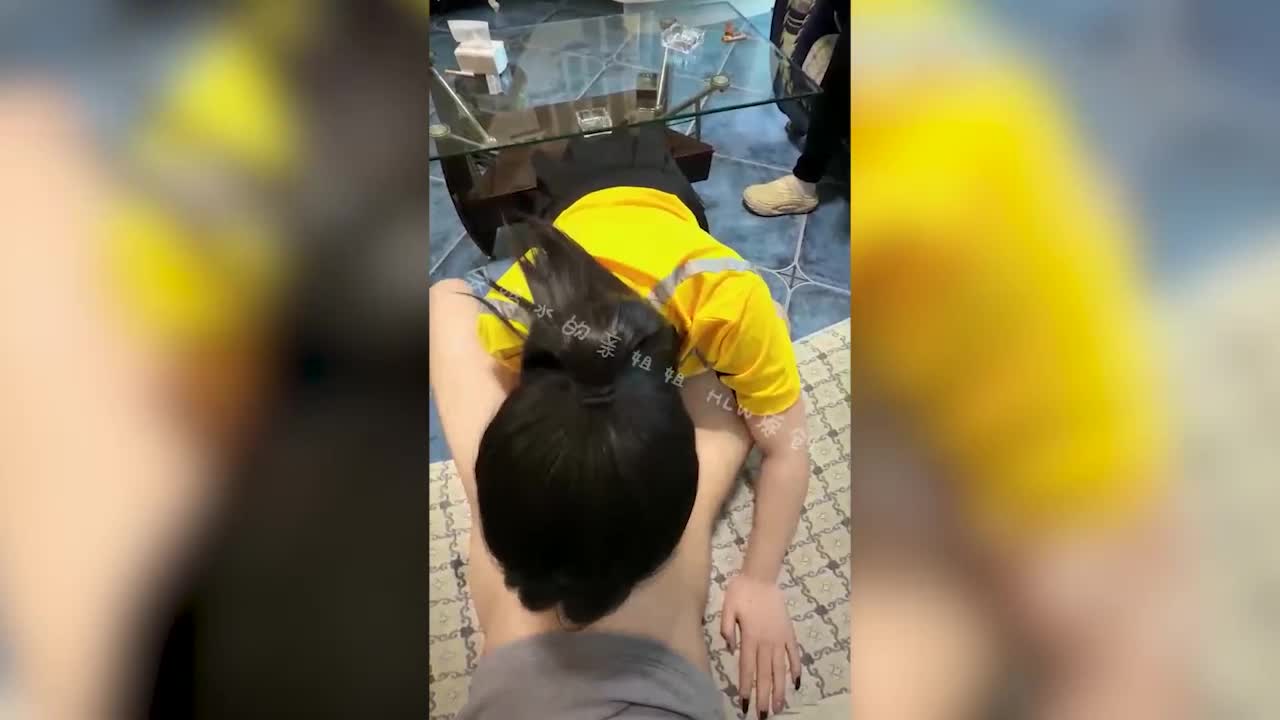 [My older sister who squirts water] A fan of the Calabash Brothers (a popular cartoon character) offered 5000 yuan to witness his sister squirting water during a day of being forced to work as a food delivery driver. - AV大平台-Chinese Subtitles, Adult Films, AV, China, Online Streaming