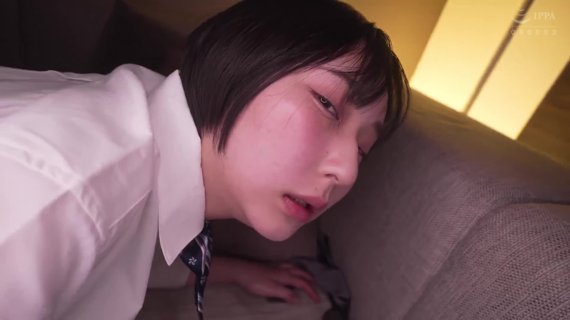 深陷性侵事件的女学生，被善意的导师带到酒店。糸井瑠花。 - AV大平台-中文字幕,成人影片,AV,国产,线上看