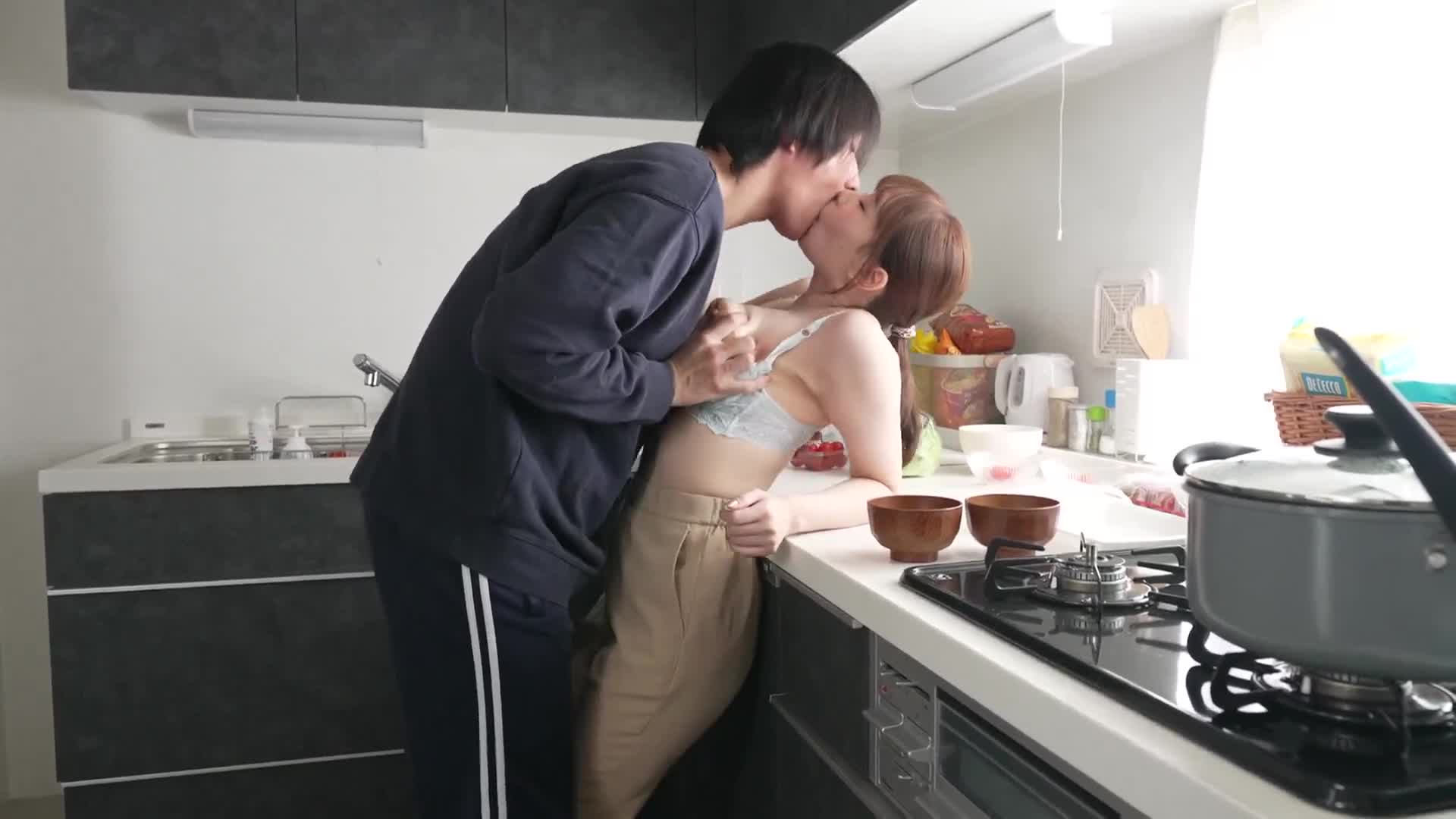 在派遣女孩中重逢的已婚前同学。与身为遗产养废于情的我签订了“秘密的专属性契约”。只要召唤，立即就会来享受最棒的Hcup的拥抱感，毫不避讳地内射 - 中山文香 - AV大平台-中文字幕,成人影片,AV,国产,线上看